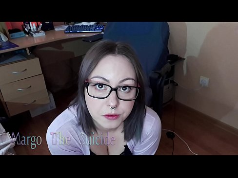 ❤️ Sexy Girl with Glasses Sucks Dildo Deeply on Camera Video sessu à noi ﹏