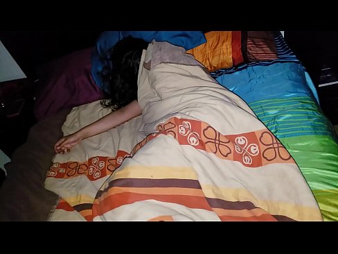 ❤️ Stepson rimprovera a so ghjovana matrigna mentre dorme. Video sessu à noi ﹏